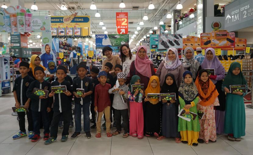 Salcon Back to School Programme by Salcon volunteers for Pusat Jagaan Cahaya Kasih Bestari orphans