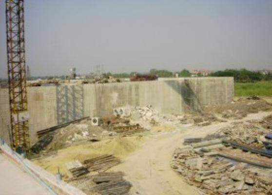 External view of reservoir wall